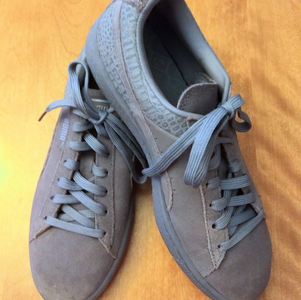 PUMA Women's Heather Blue Suede Shoes Classic Sneakers Size 9.5.Gently worn.